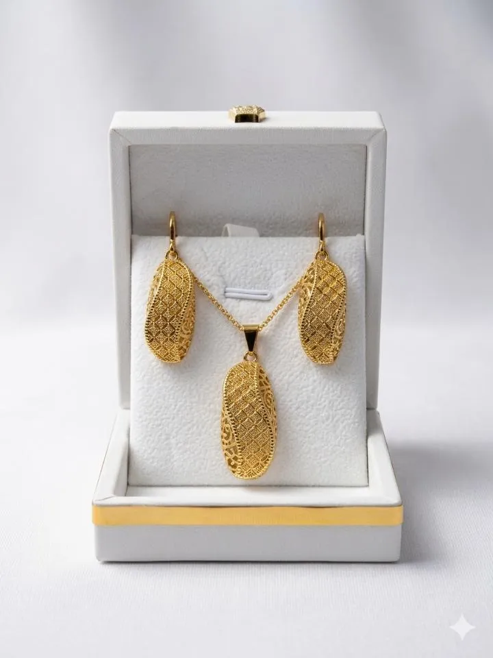 Parure Collier et Boucles d'Oreilles Filigrane Dorée